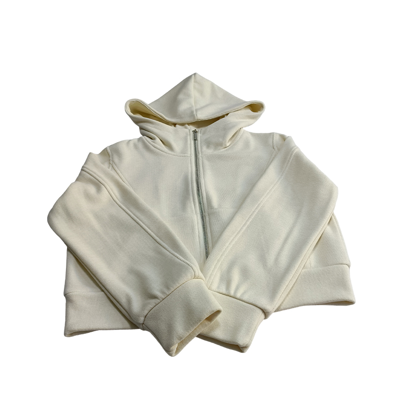 How does a zipper three-piece jacket adapt to the changing weather in autumn?
