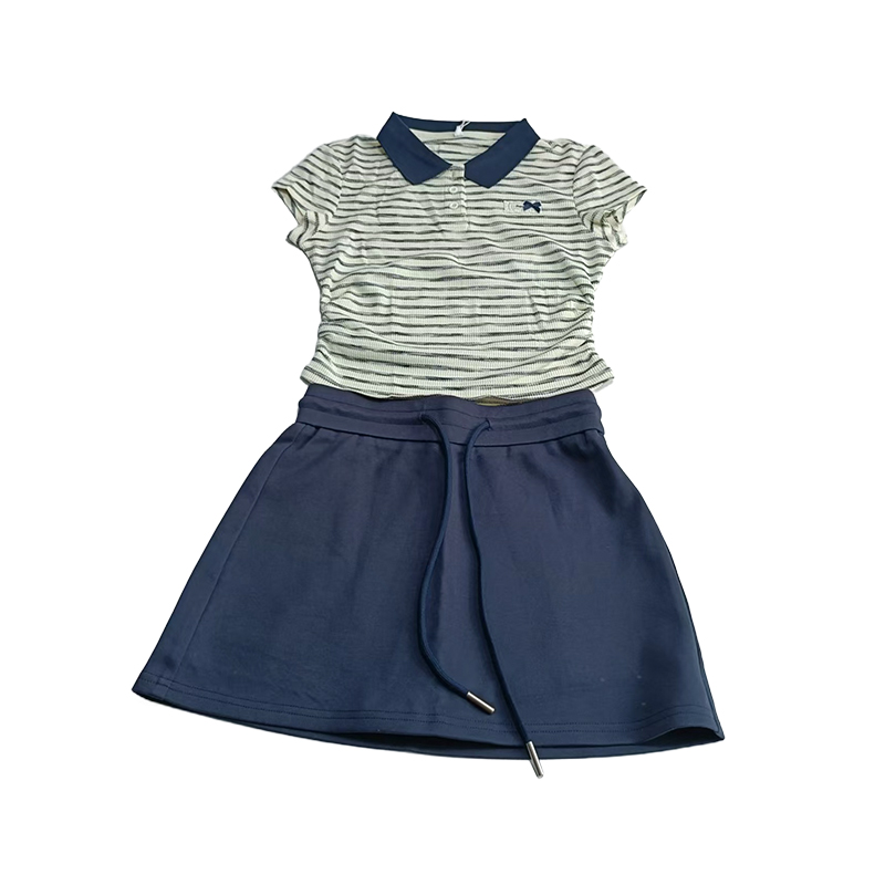How can the short-sleeve suit maintain its formality while enhancing summer comfort?