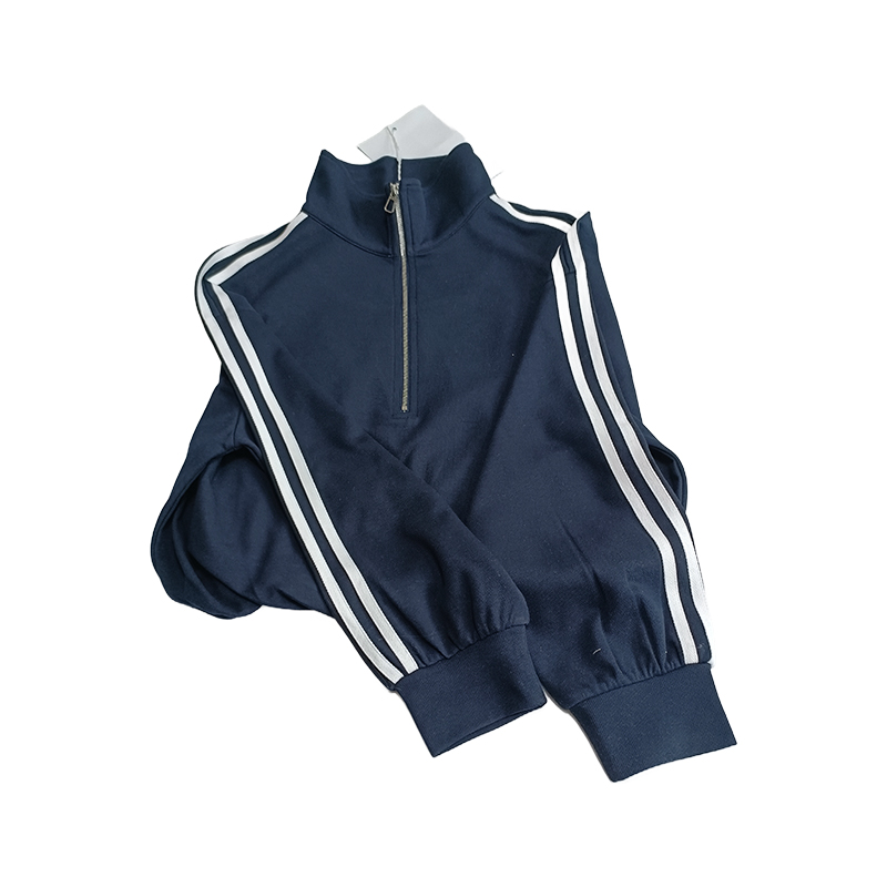 How to properly adjust the tightness of the collar of a women's stand collar long sleeve shirt?